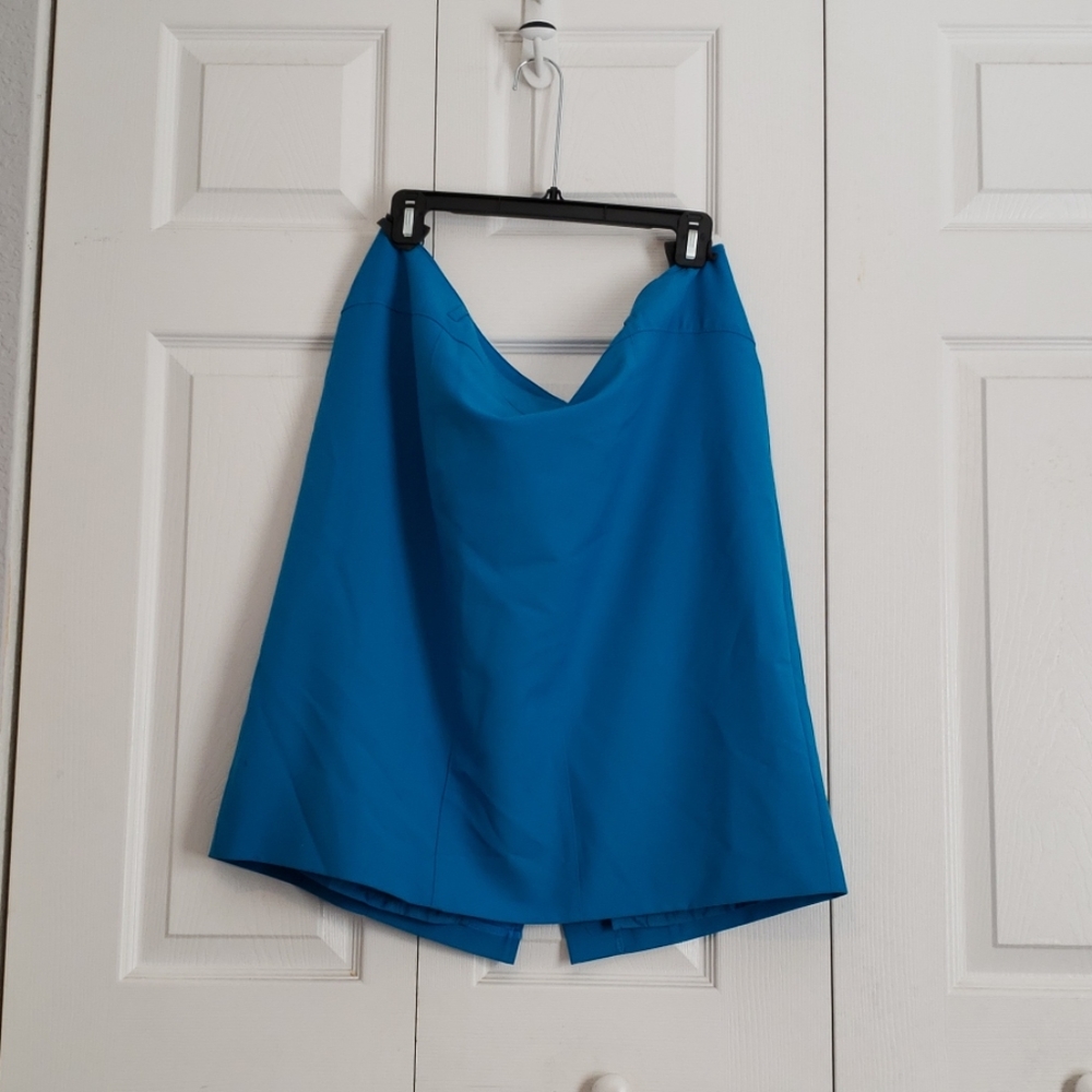 Turquoise skirt w/ belt loops on the front